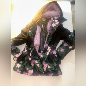 Amazing avalanche women’s coat perfect for ski! NWT size XL